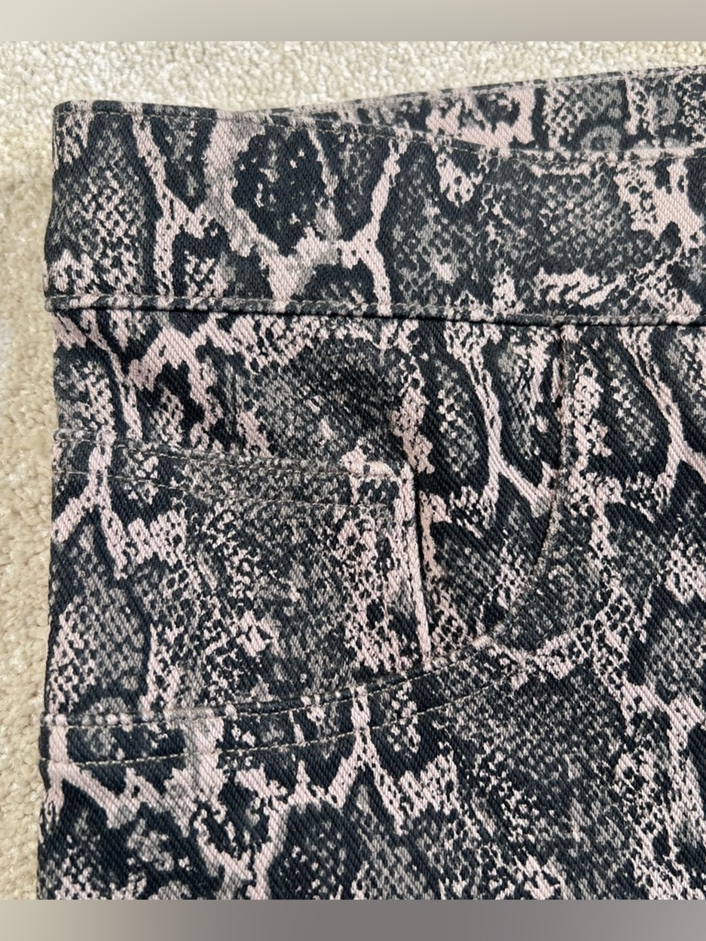 Spanx Leggings Jean-ish Animal Print Snake Gray 2 Pockets Women's Small - Picture 5 of 14